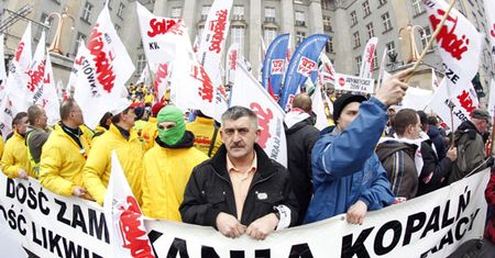 "Bunt niewolników" w Katowicach; "Robią z nas idiotów"