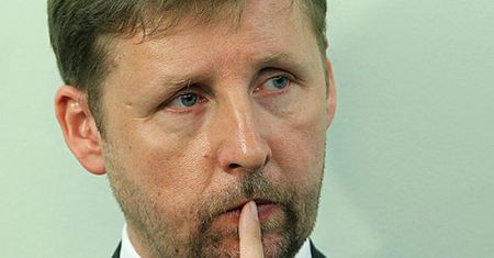 PJN: tego jest w szkołach za mało, a Tusk buduje "Orliki"