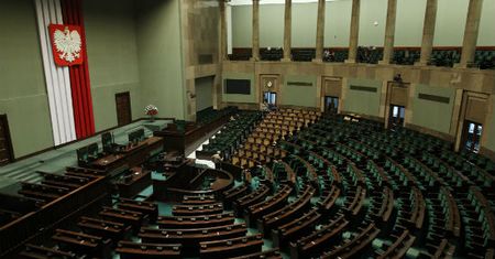 Żegnają się z Wiejską. Ile zgarną na otarcie łez?