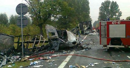 Tragiczny karambol 5 samochodów - 2 osoby zginęły