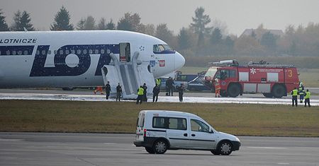 Awaryjne lądowanie na Okęciu bada państwowa komisja