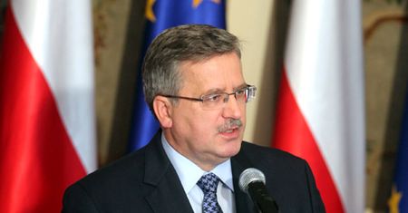 Komorowski ostro o kłótni w PE: brudy pierze się w domu