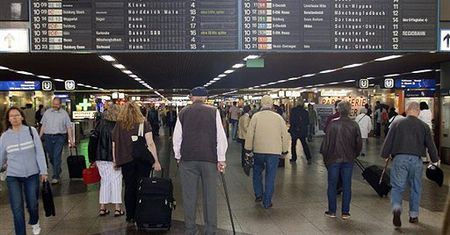 Skłócona para na torach, 16 pociągów opóźnionych