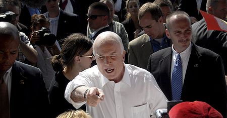 McCain jednak weźmie udział w debacie