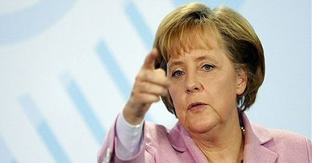 Angela Merkel krytykuje milionowe premie dla bankierów