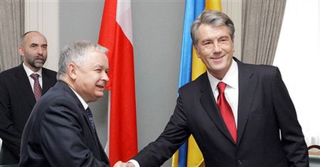 Juszczenko jedzie do L.Kaczyńskiego z prośbą o pomoc?