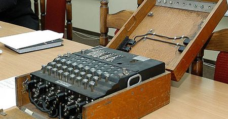 Szczątki kryptologa, który złamał Enigmę, wróciły do Polski