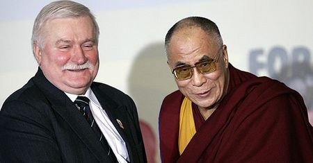 Dalajlama - autorytet czy maskotka mediów?