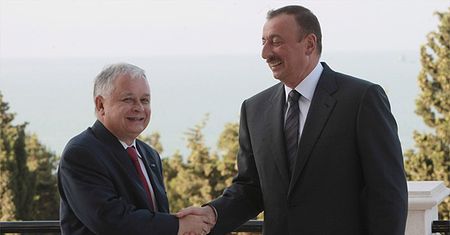 Lech Kaczyński wyróżniony doktoratem w Baku