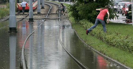 Burze nad niemal całą Polską; Trójmiasto zalane; nie kursowały pociągi