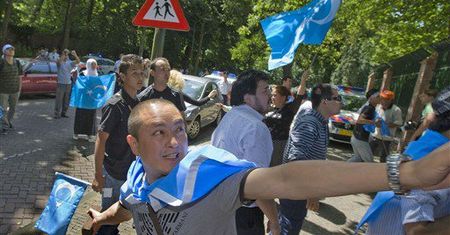 142 aresztowanych za protest przed chińską ambasadą w Holandii