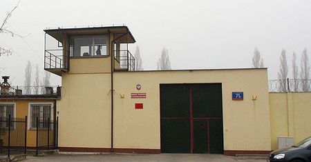 Więzienia oszczędzają: jedna rolka na miesiąc