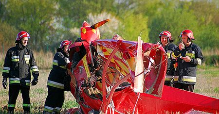 Awionetka spadła na lotnisko w Skarbimierzu - są ranni