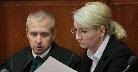 "To nie agent Tomek zawinił, ale łatwe panienki"