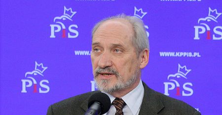 Macierewicz sprawcą kolizji w Warszawie?