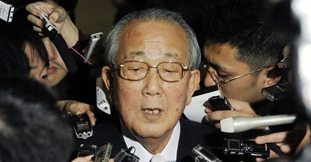 Premier Japonii wzywa na pomoc... mnicha-miliardera