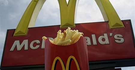 Zwolnili ją z McDonald'sa przez jeden plasterek sera