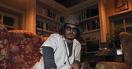 Johnny Depp nie żyje? Nie daj się nabrać