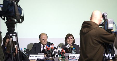 Polacy: ręce precz od OFE