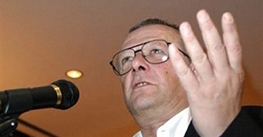 Protestują przeciwko uhonorowaniu Adama Michnika