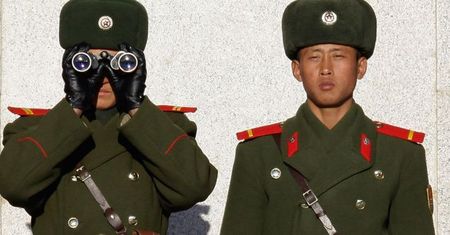 Korea Północna zakazuje jeansów i piercingu. Czego jeszcze tam nie wolno?