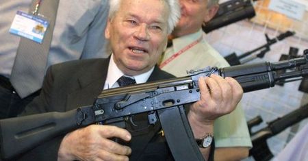 Michaił Kałasznikow - człowiek z karabinem