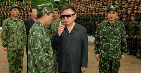 Kim Dzong Il - bóstwo w mundurku