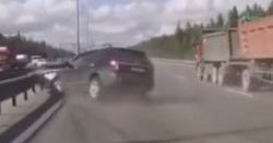 #dziejesiewmoto [424]: skutki braku skupienia, dachowanie na torze i najmłodsi kierowcy wyścigowi na świecie