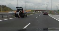 #dziejesiewmoto [447]: zmiana koła na drodze ekspresowej, utopiony motocykl i wyjątkowy prezent