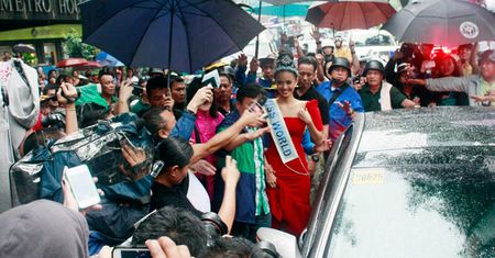 Miss World 2013 Megan Young witana przez tłumy!