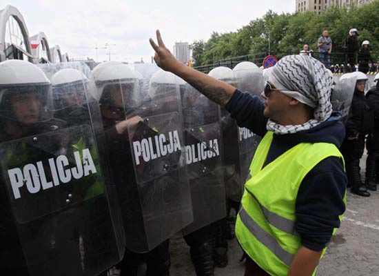 Policja będzie nadal patrolować okolice hali KDT