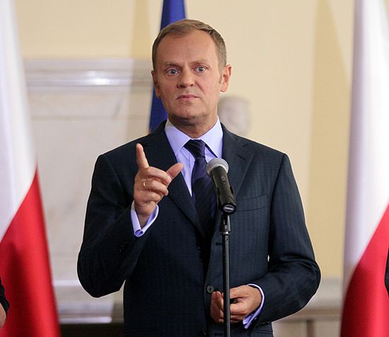 Tusk i Palikot coraz bardziej męczą Polaków