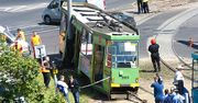 Tramwaj wypadł z szyn i uderzył w słup - 9 osób rannych