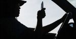 Prowadził samochód z dwoma telefonami w rękach