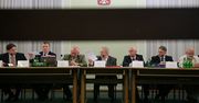 Przewodniczący komisji: uchylałem pytania posła PiS