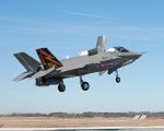 Pierwsze pionowe lądowanie myśliwca F35 JSF