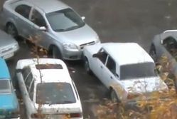 Lepiej nie zastawiać czyjegoś samochodu na parkingu