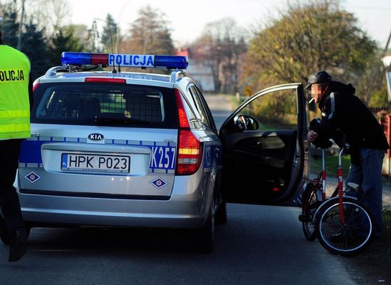 Pijany duet na jednym rowerze