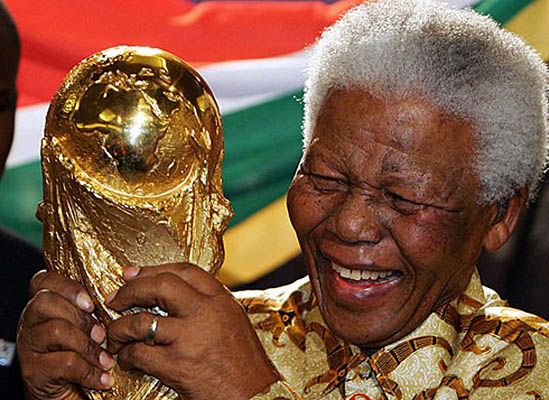 Nelson Mandela kończy 92 lata - złóż życzenia
