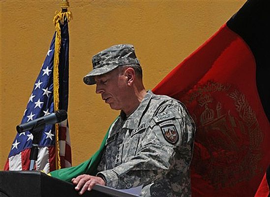 Gen. Petraeus nowym dowódcą NATO w Afganistanie