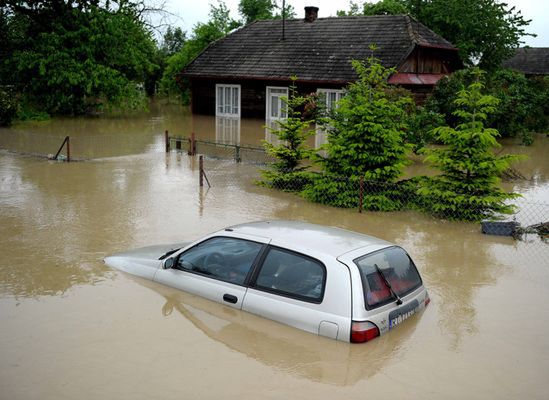 Samochody po powodzi