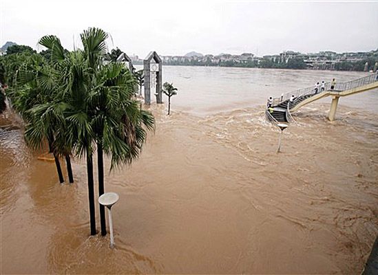 Ponad 130 ofiar powodzi w Chinach