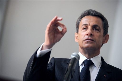 Sarkozy odzyskuje punkty w sondażach