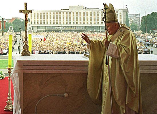 "Jan Paweł II nadal pisze swoją i naszą historię"