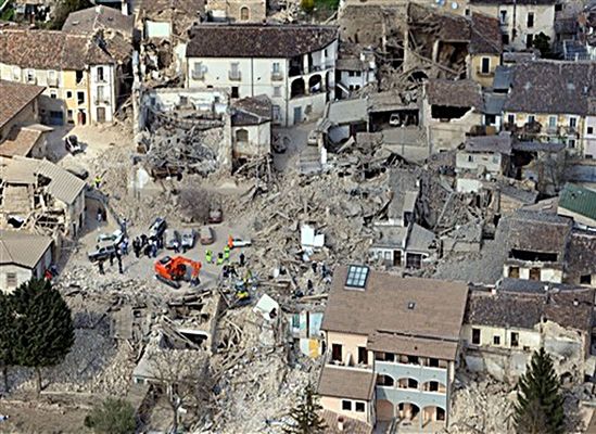 Pierwsza rocznica trzęsienia ziemi w L'Aquili