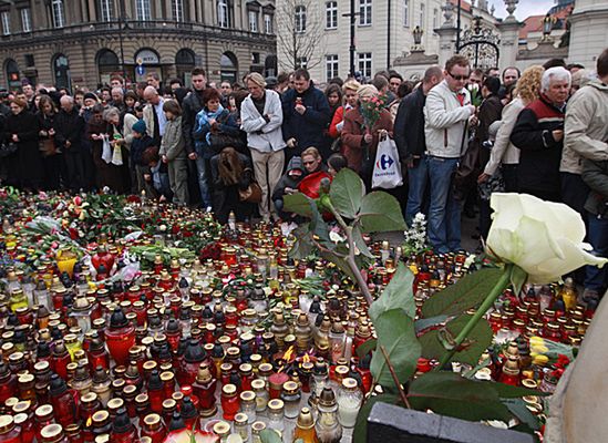 Cała Polska oddaje hołd ofiarom tragedii pod Smoleńskiem