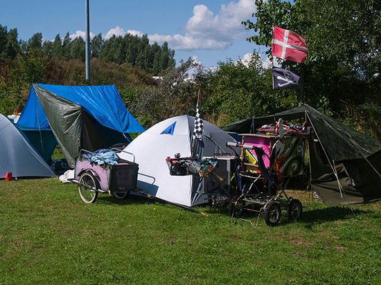 Namiot w centrum miasta - tak mieszkają polscy bezdomni?