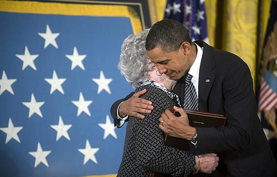 Niedawno sondaże leciały na łeb, na szyję. Teraz Ameryka kocha Obamę