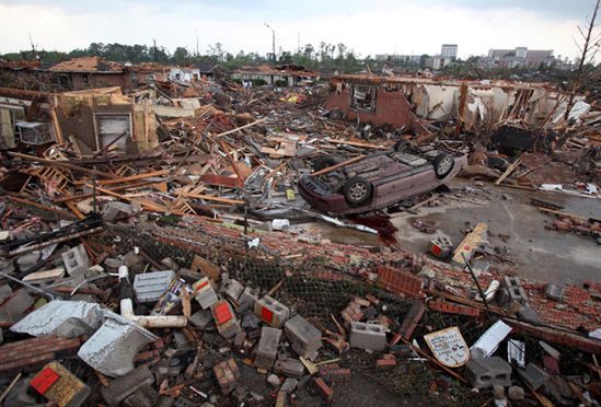 Tornada i burze pustoszą USA - zginęło aż 128 osób