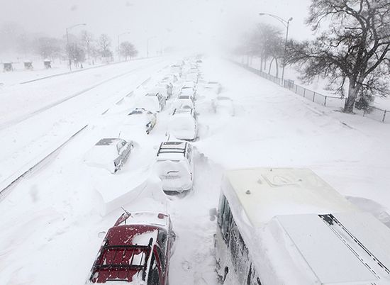 Potężna burza śnieżna sparaliżowała Chicago
